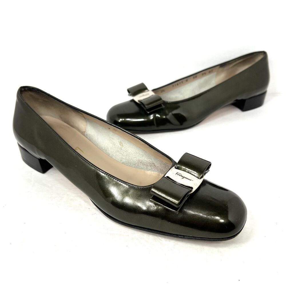 Salvatore Ferragamo Patent Leather Womens Vara Bow Pumps Size 9.5 2A Green